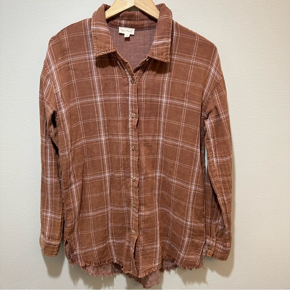 Hem & Thread Raw Edge Button Down - Picture 2 of 10